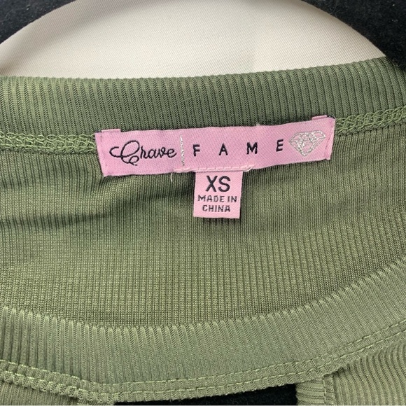 NWT Crave Fame Juniors' Ruched Keyhole-Neck T-Shirt, size XS - Picture 2 of 10